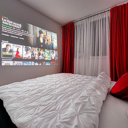 Ari Cinema Apartament With 2M Videoproiector Apartment Arad Exterior photo