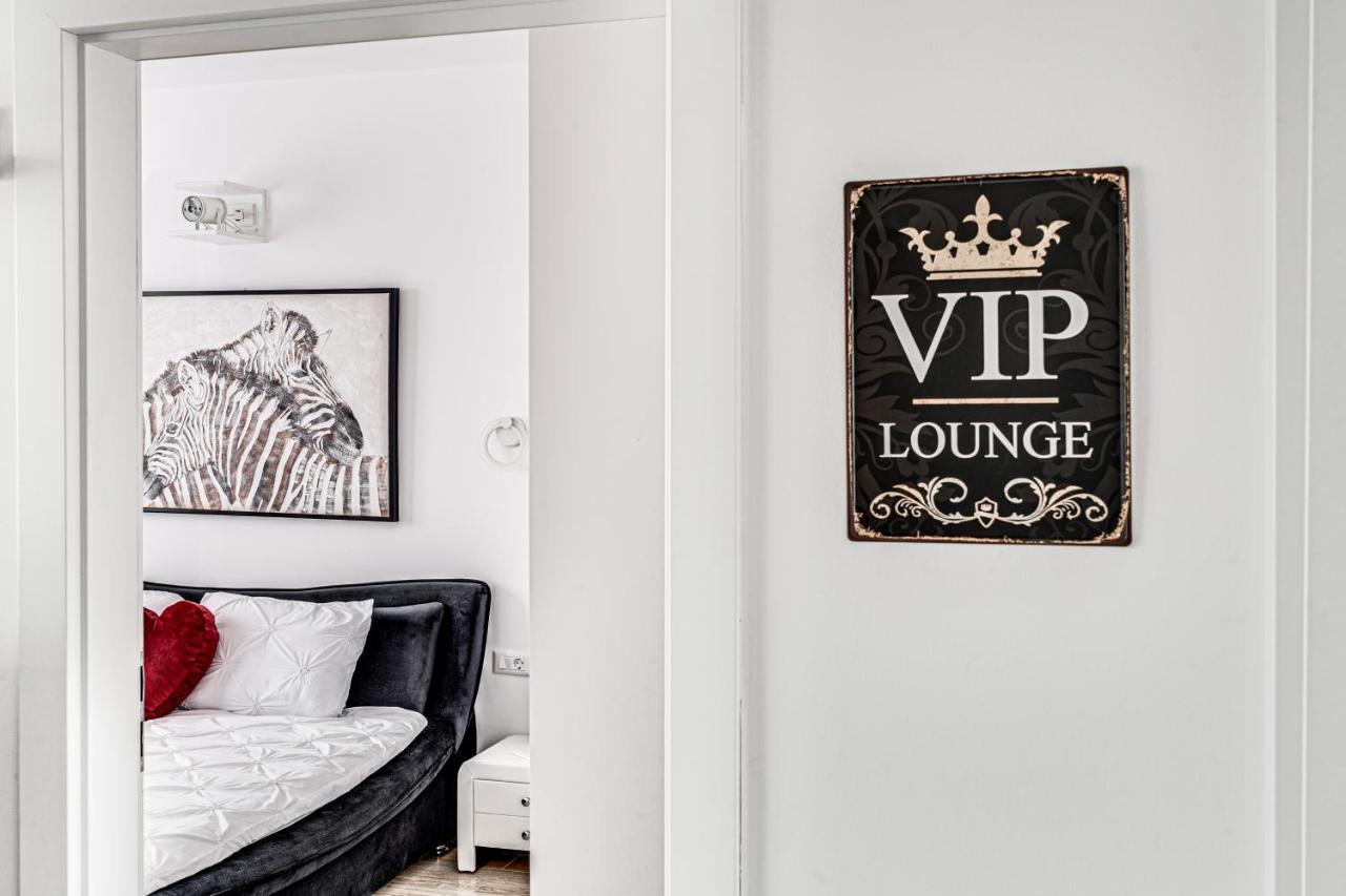 Ari Cinema Apartament With 2M Videoproiector Apartment Arad Exterior photo