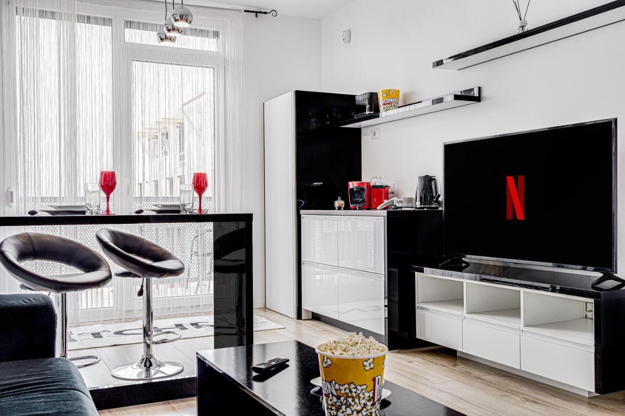 Ari Cinema Apartament With 2M Videoproiector Apartment Arad Exterior photo