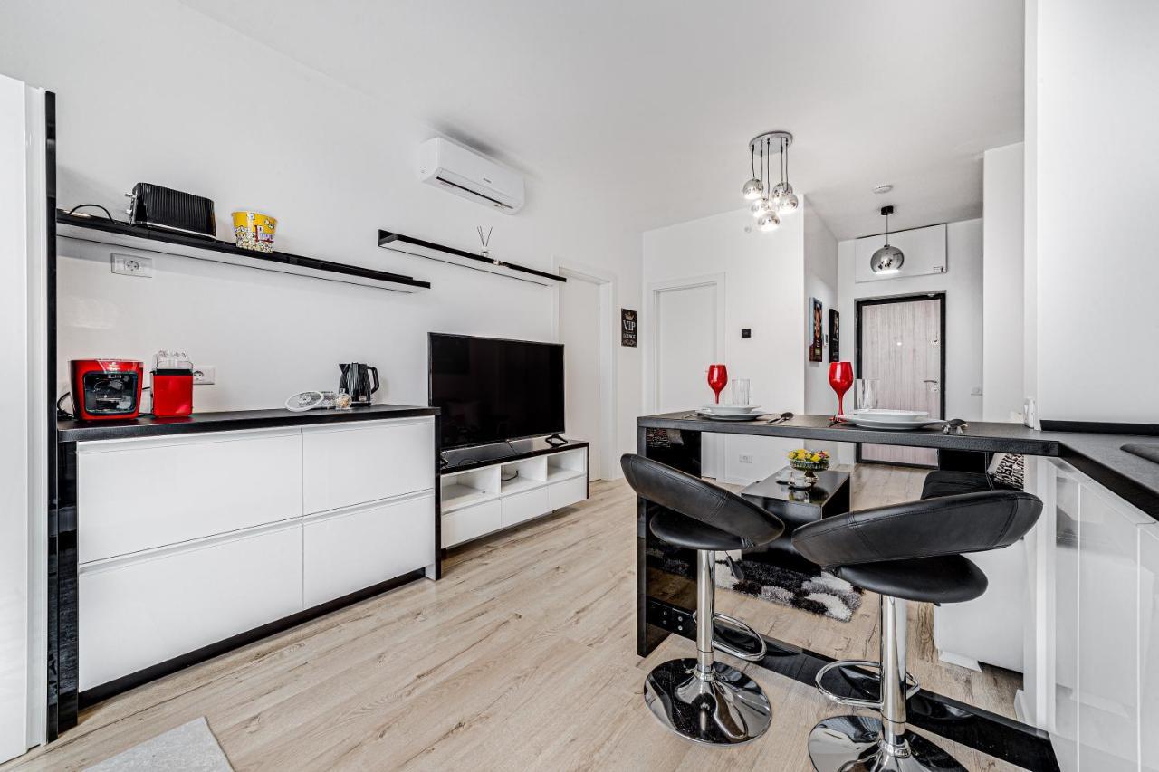 Ari Cinema Apartament With 2M Videoproiector Apartment Arad Exterior photo