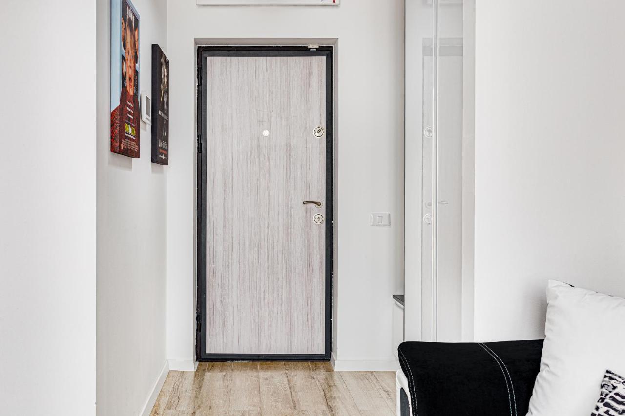 Ari Cinema Apartament With 2M Videoproiector Apartment Arad Exterior photo